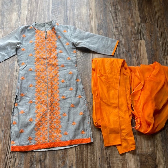 Embroidered gray suit - Picture 2 of 5